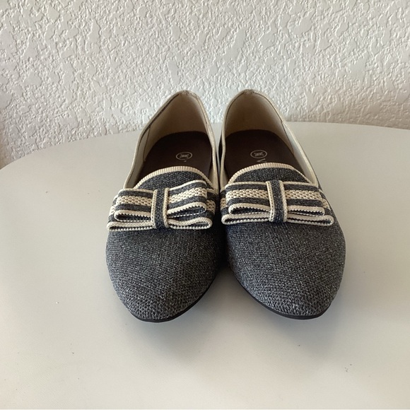 Vivaia Shoes - Vivaia Round Toe Bow Loafers (Grey and White)